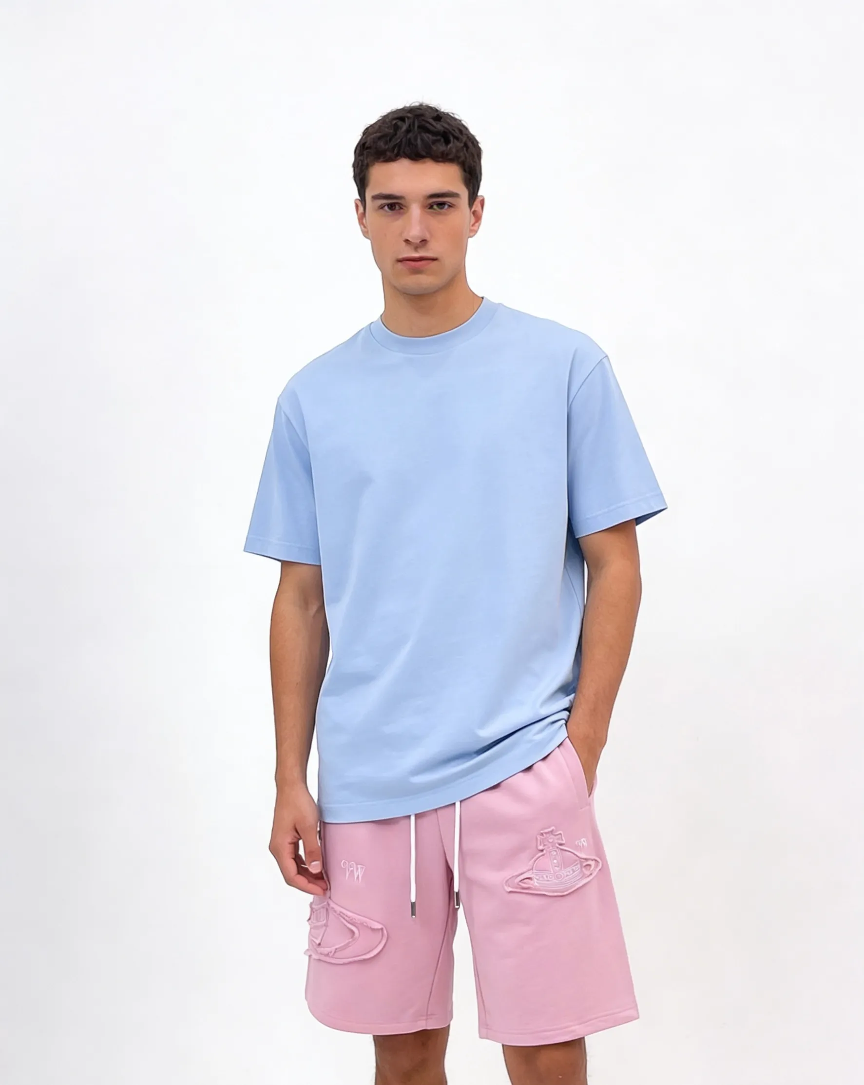 The Queen Mother's three-standard complete 2026 summer New Arrival men's casual shorts, advanced custom-made fabric Breathable fabric, Breathable elasticity and comfort, impeccable details, top-grade accessories, original logo design concept, delicate and soft feel! The upper body fit is awesome! Size: M-XXXL Please state your height and weight when ordering
